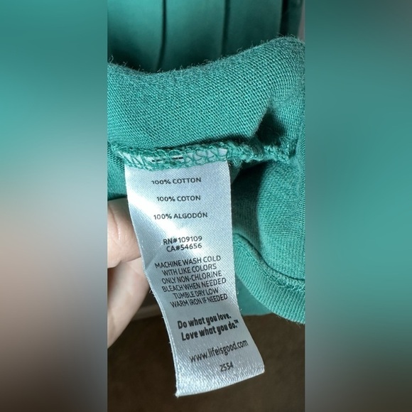 Life is Good Women’s Sz XXL Green Long Sleeve T-Shirt V-neck HEART TREE FLAG - Picture 7 of 7